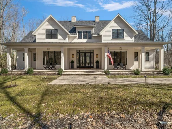 7077 Larue Ln, Fennville, MI 49408