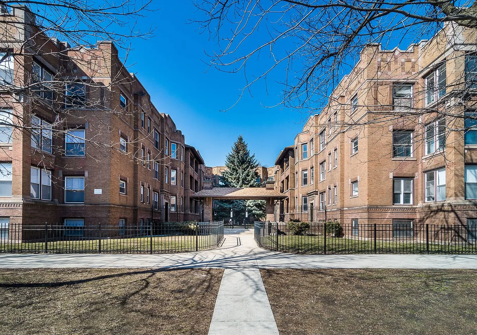2 bed, 1000 sqft, $1,550 — Photo 1