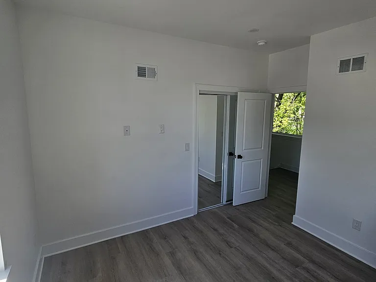 2370 Randolph St — Photo 3