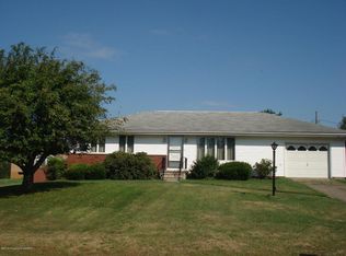 9 Farm View Dr, Wyoming, PA 18644