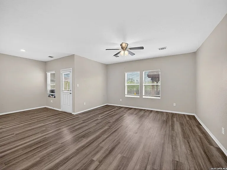 2902 Daisy Mdw — Photo 6