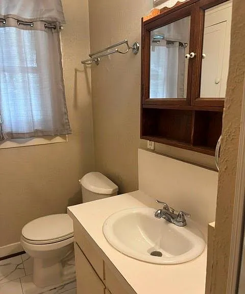 908 W 23rd St — Photo 11