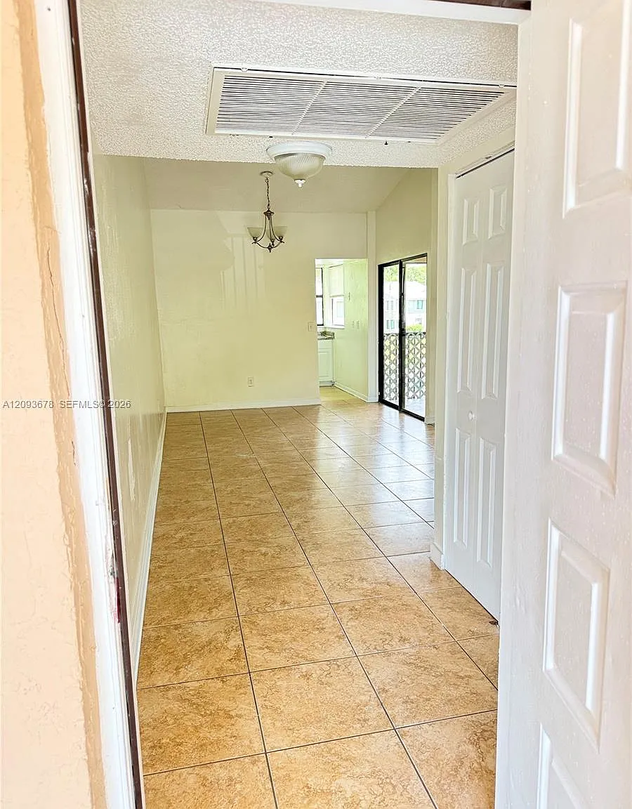 Lakeshore Condo 2 — Photo 3