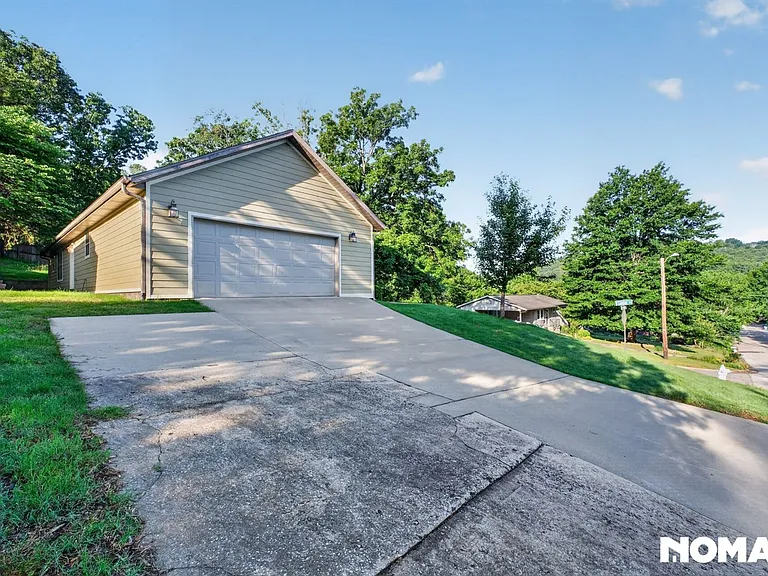 2088 E Custer Ln — Photo 34