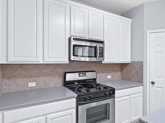 4th image of 133 Covent Dr