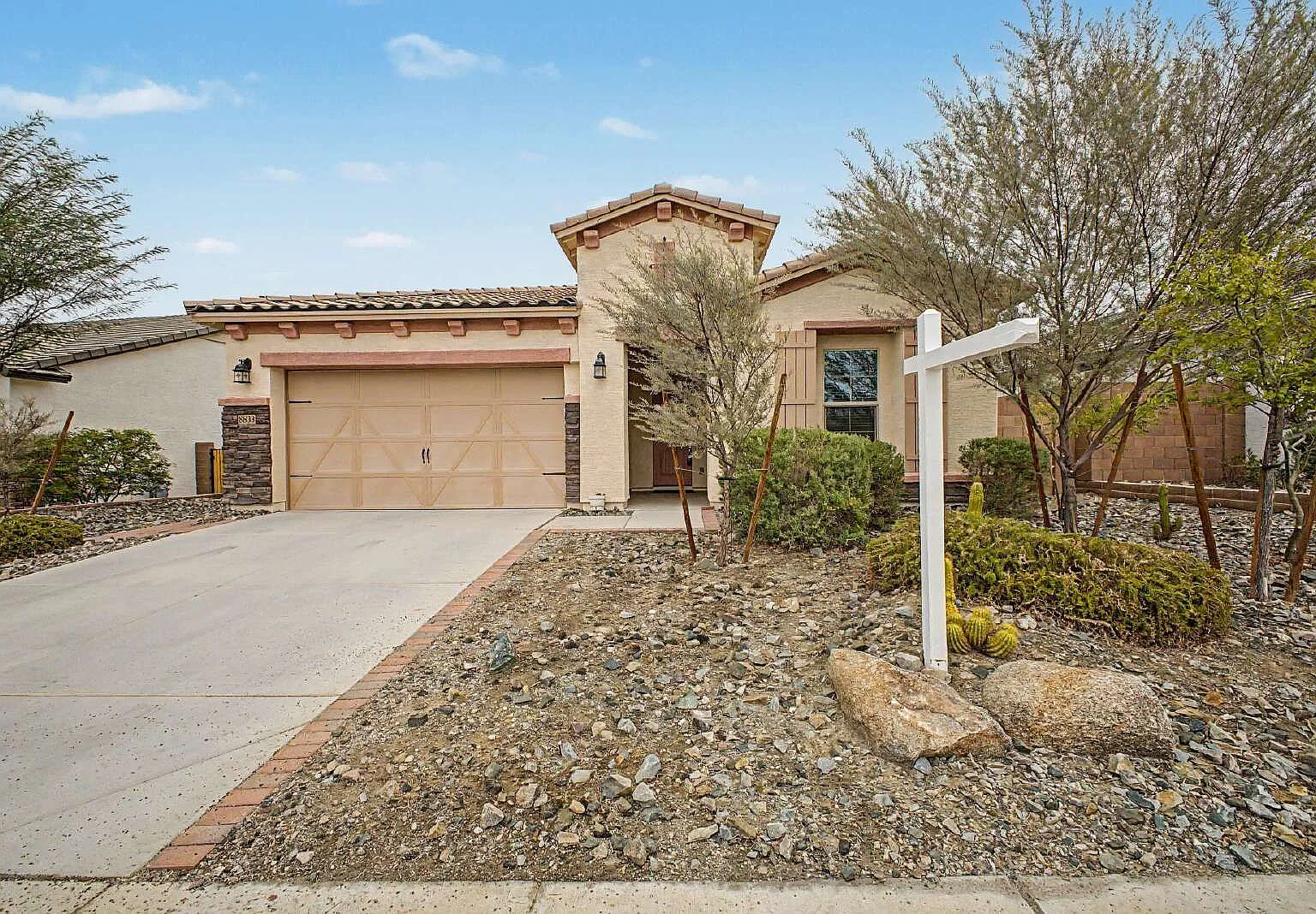 3 bed, 2.0 bath, 2030 sqft, $2,500 — Photo 1