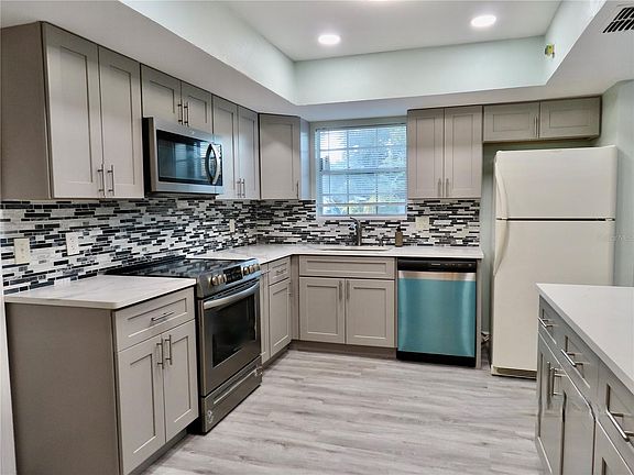 5th image of 2261A Beverly Ln