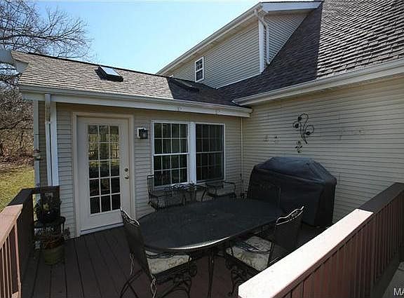 4th image of 1763 W Woodbine Ave