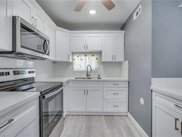 681 S Hollybrook Dr #305 — Photo 5