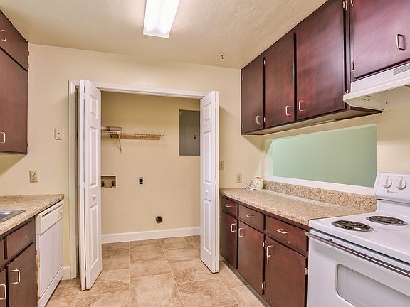 4th image of 4789 Leah Ct