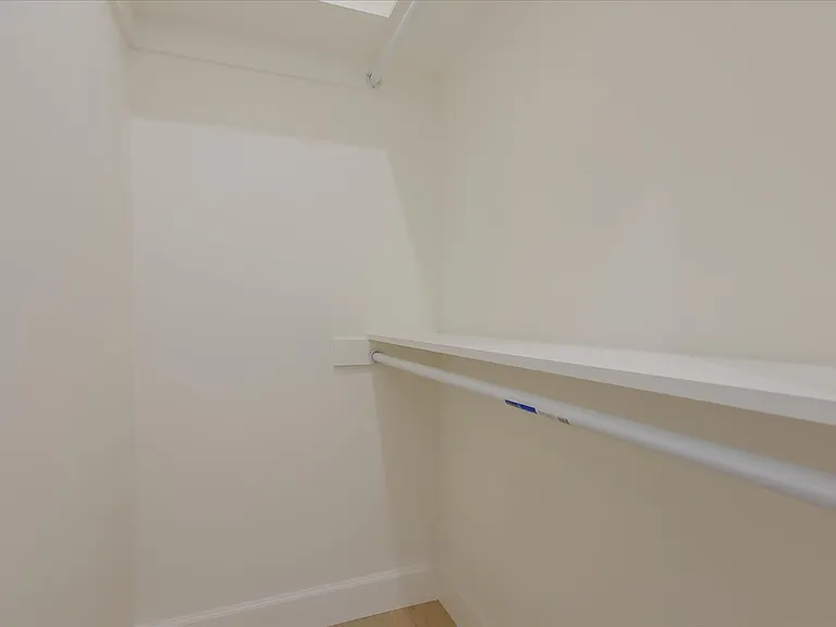 332 Pine Ave — Photo 16