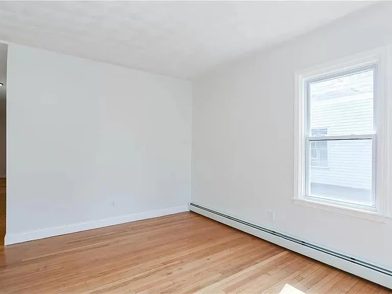 135-137 Superior St #1 — Photo 8