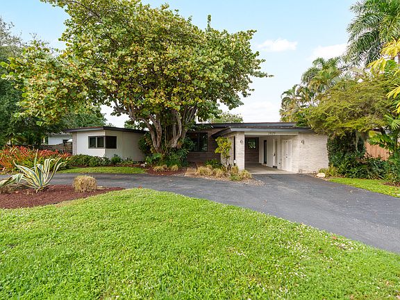 2nd image of 2829 NE 17th Avenue