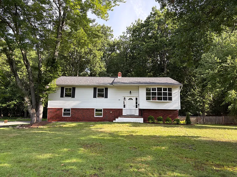 261 Elizabeth Ave — Photo 17