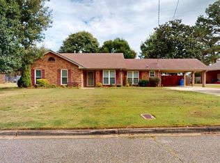 1214 Yorkshire Dr, Prattville, AL 36067