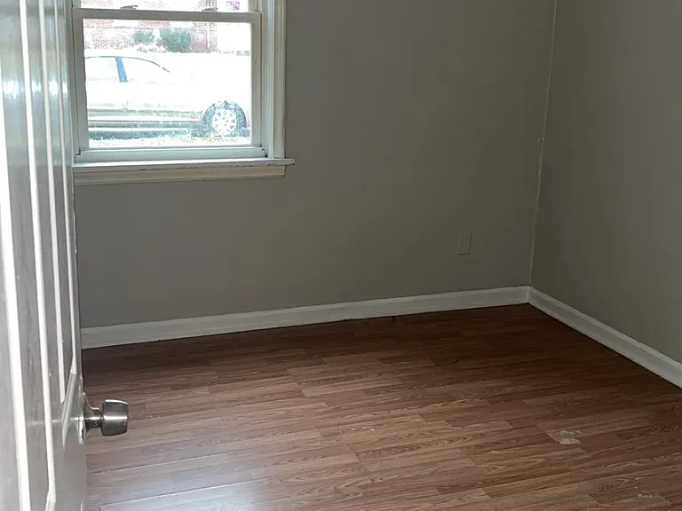 400 Wallace Dr — Photo 3