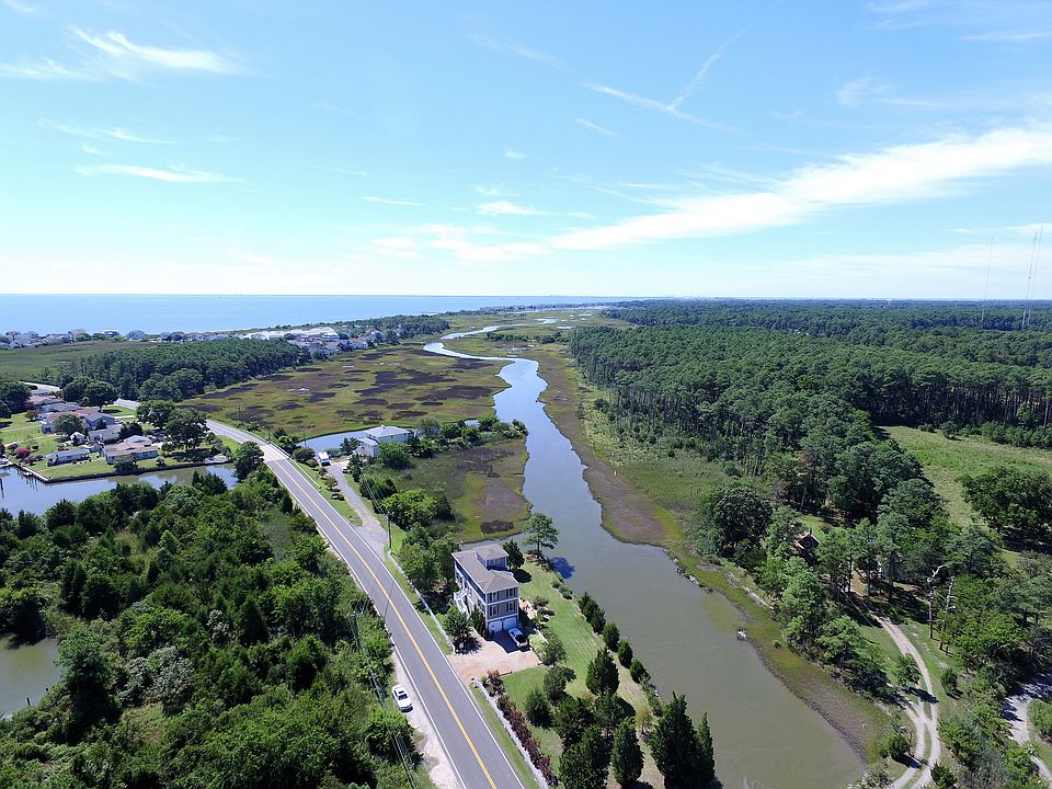 2nd image of 1010 Beach Rd