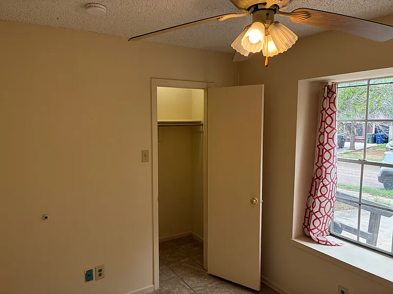 1219 Truman Ln — Photo 23