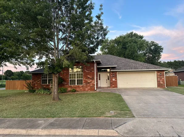 1901 S K St, Rogers, AR 72758