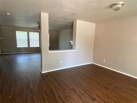 3rd image of 929 Swift Dr