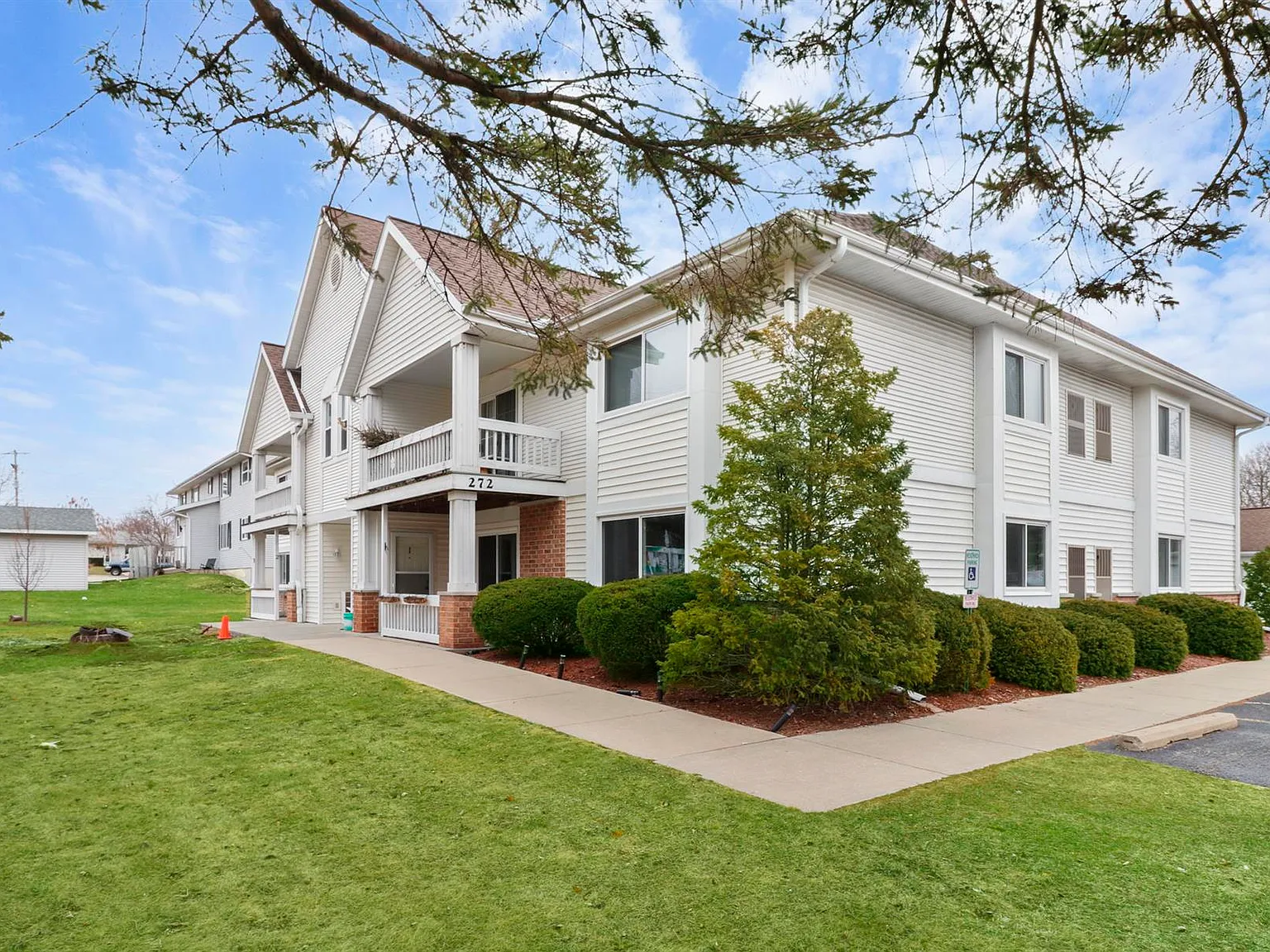 272 W Main St, Cambridge, WI 53523 — Photo 2