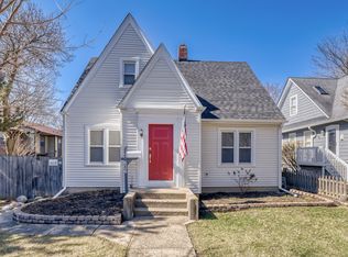 626 N Hough St, Barrington, IL 60010