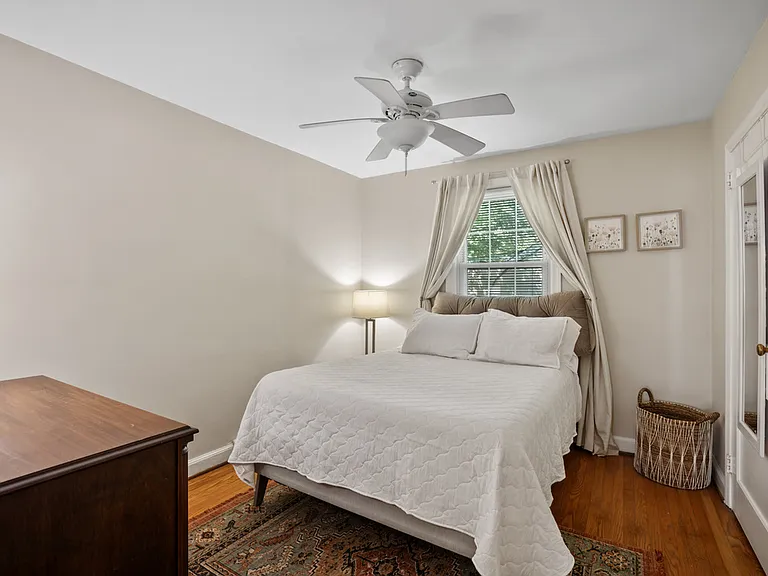 1322 Chesapeake St — Photo 4