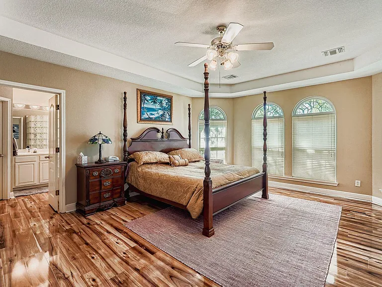 900 Wayside Dr — Photo 8