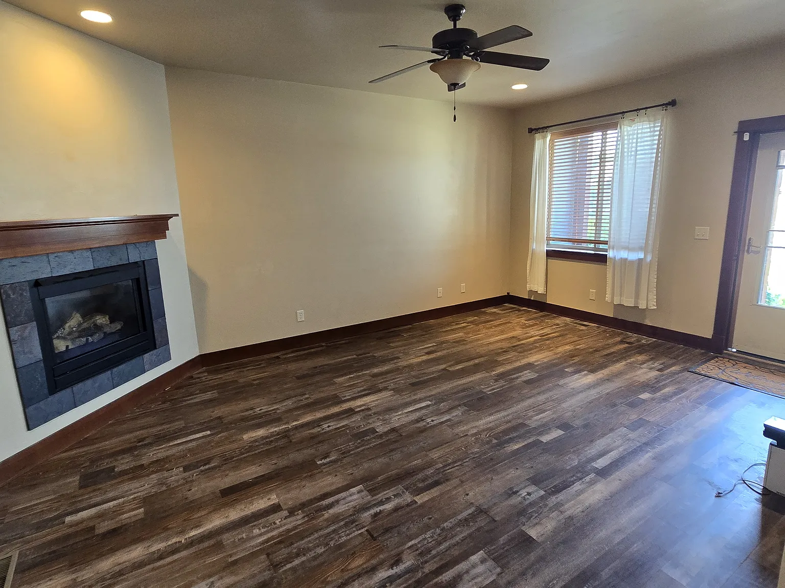 3 bed, 2067 sqft, $3,200 — Photo 4