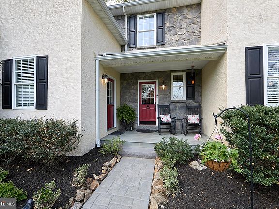4th image of 661 Saint Matthews Rd