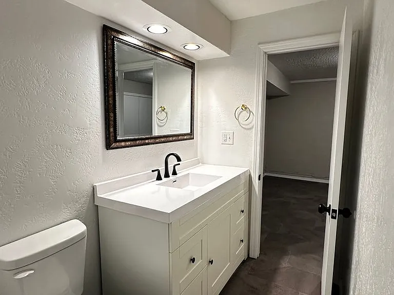 2843 E Eastwood St — Photo 33