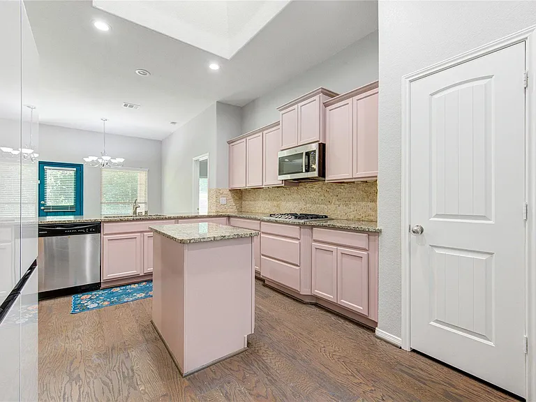 9802 Massanutten Ln — Photo 32