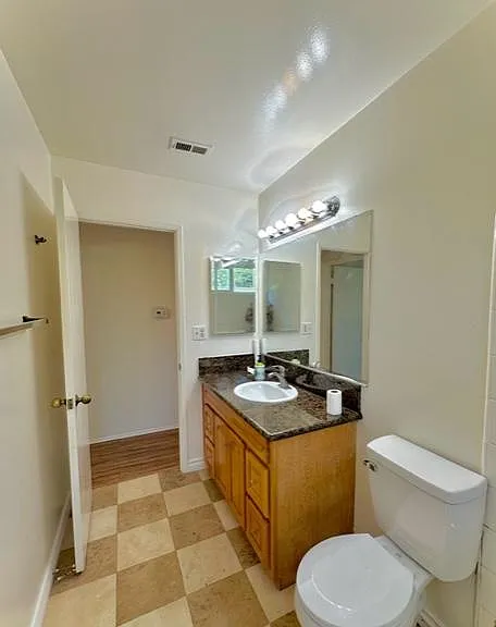 11947 Stewarton Dr — Photo 10
