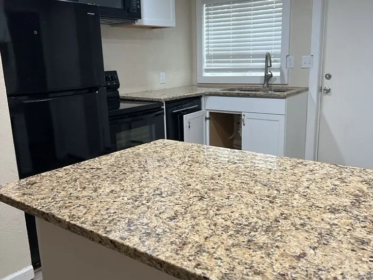 1319 N Dixie Ave — Photo 9