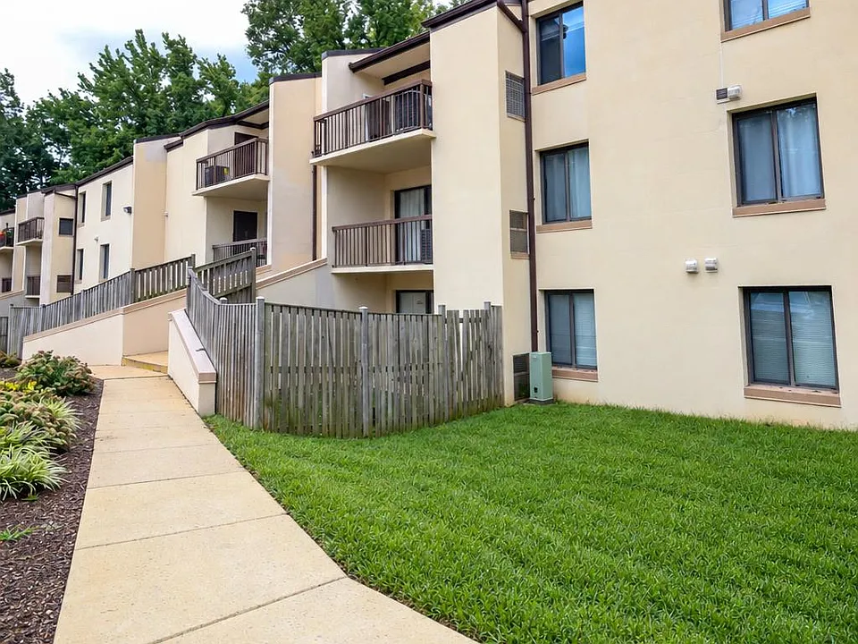 10107 Prince Pl #304