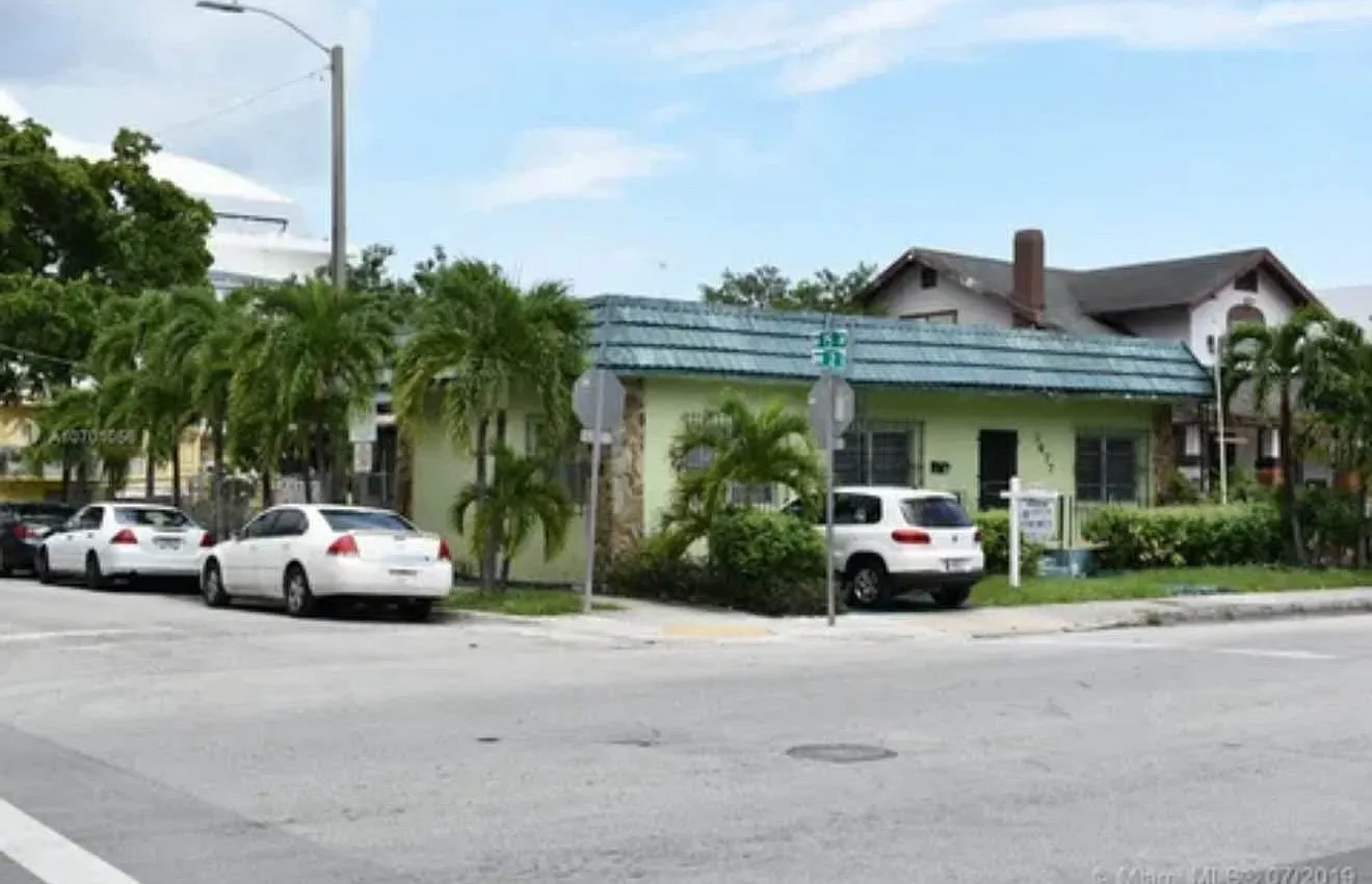 NW 2nd St, Miami — Photo 4