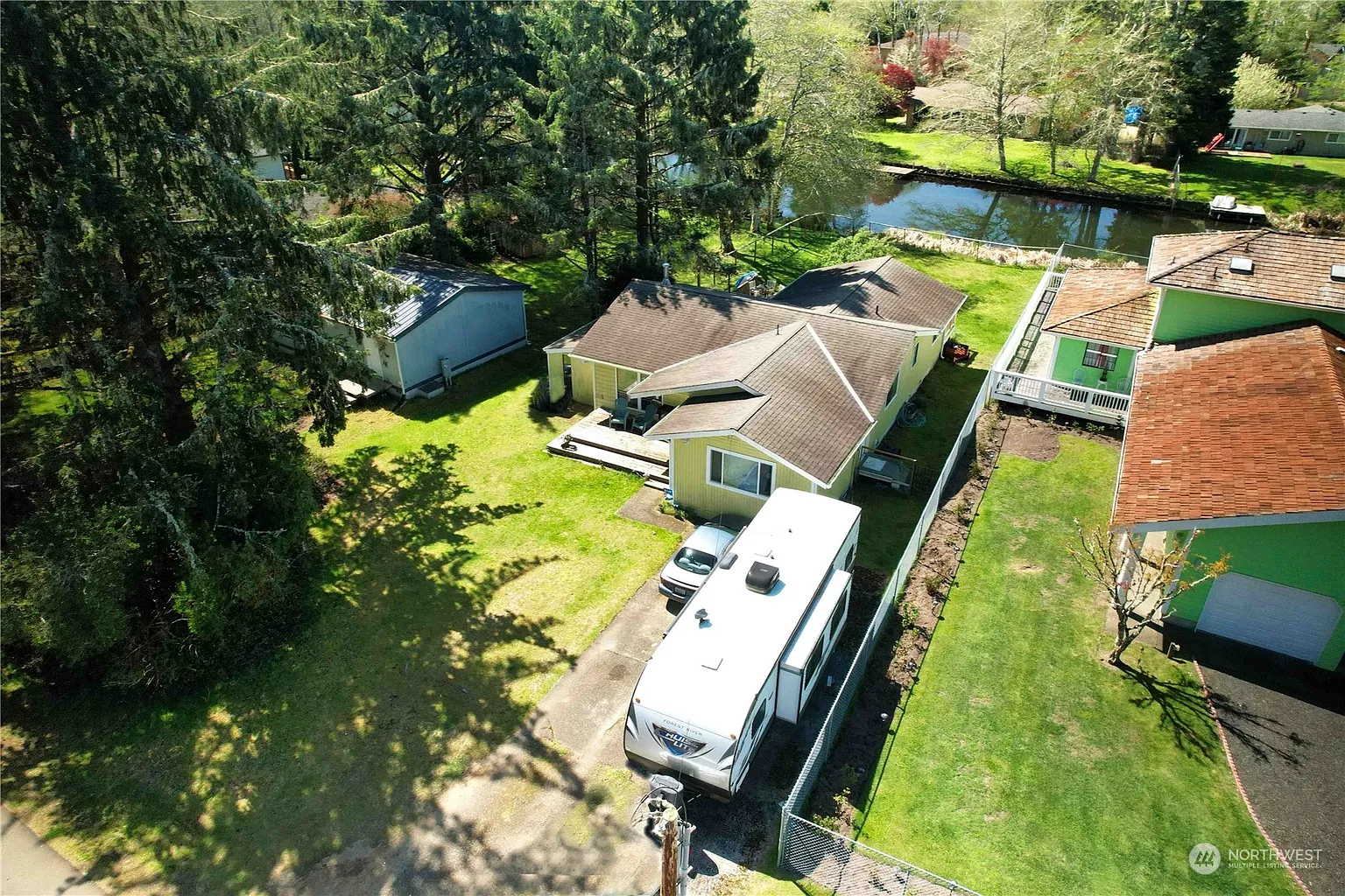 925 Hassalo Avenue SE photo 1