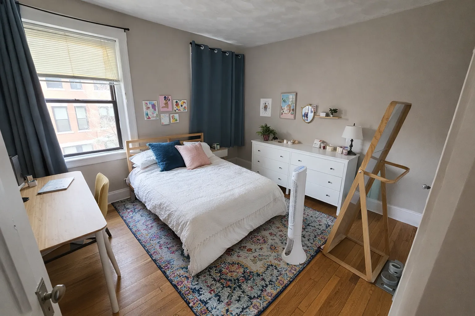 4 bed, 9999 sqft, $3,900 — Photo 2