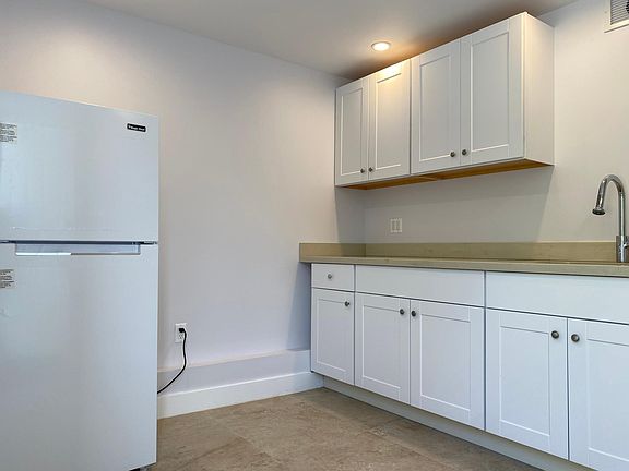 4th image of 52 Avalon Dr #2
