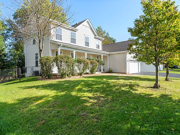 2nd image of 1120 Four Seasons Ln