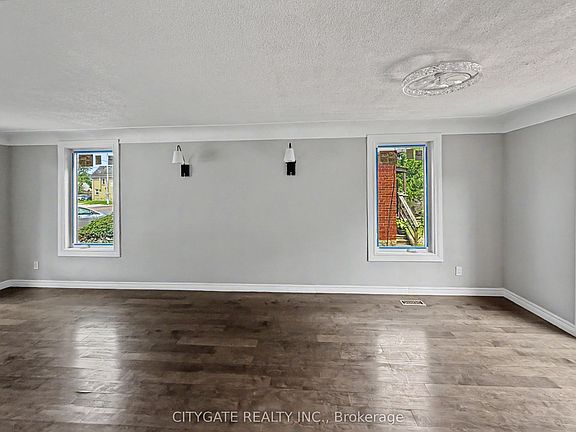 4th image of 687 Upper James St