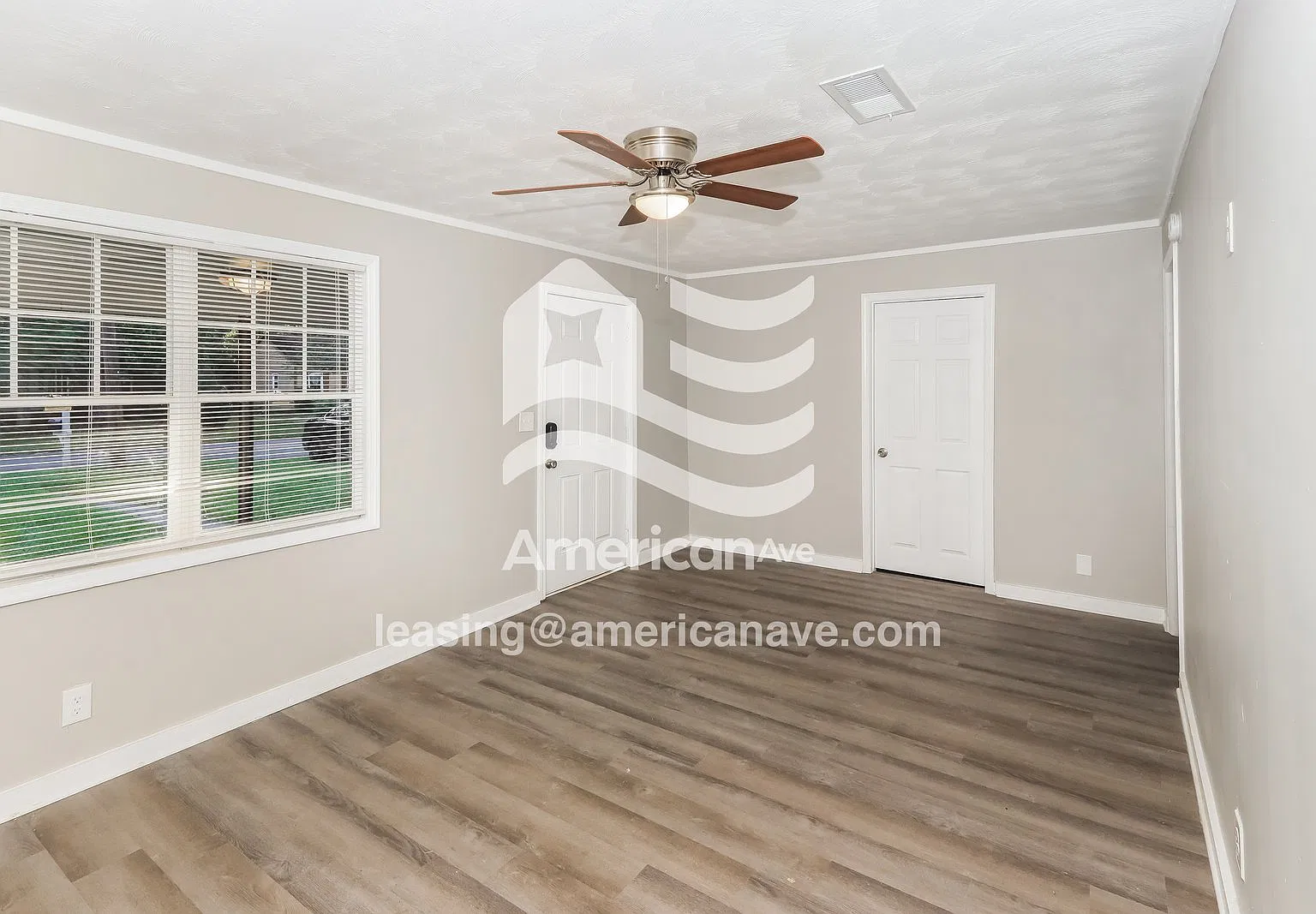 3 bed, 1.0 bath, 1422 sqft, $1,070 — Photo 2