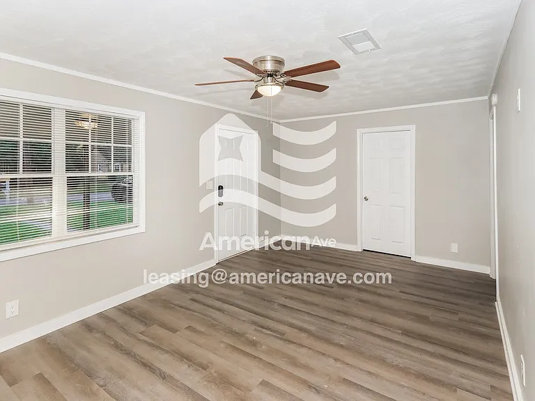1765151_002_wm_-_living_room_13186785.jpg