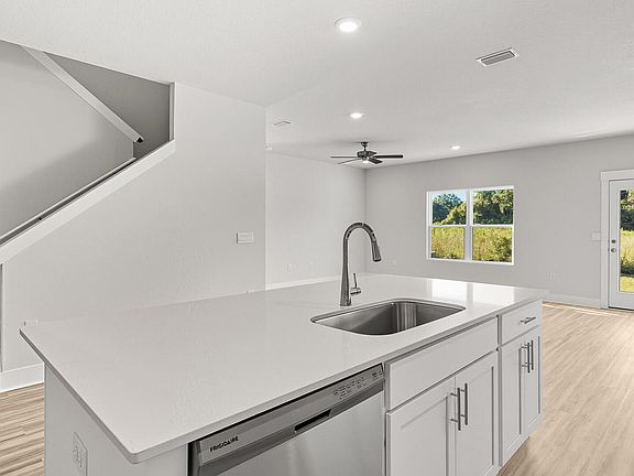 5th image of 8058 Fox Run St