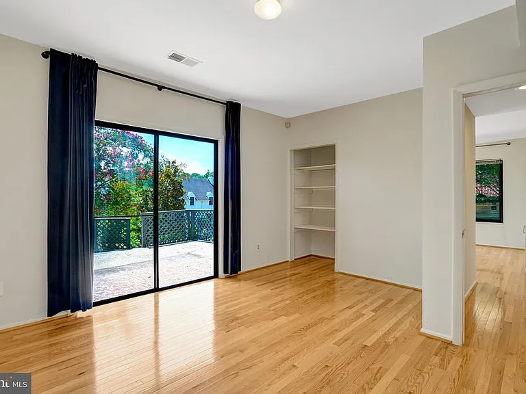 203 W Glendale Ave — Photo 33