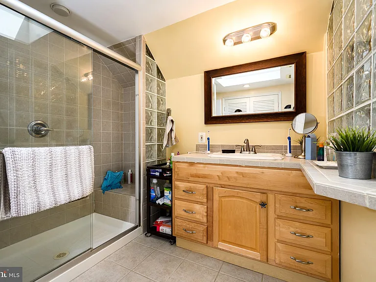11708 Magruder Ln — Photo 20