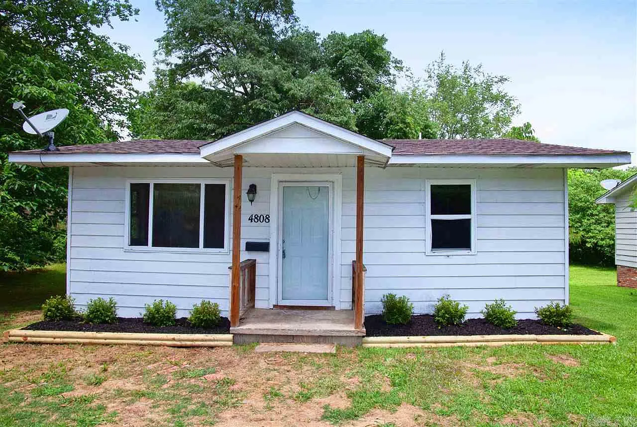 2 bed, 1.0 bath, 700 sqft, $925 — Photo 1