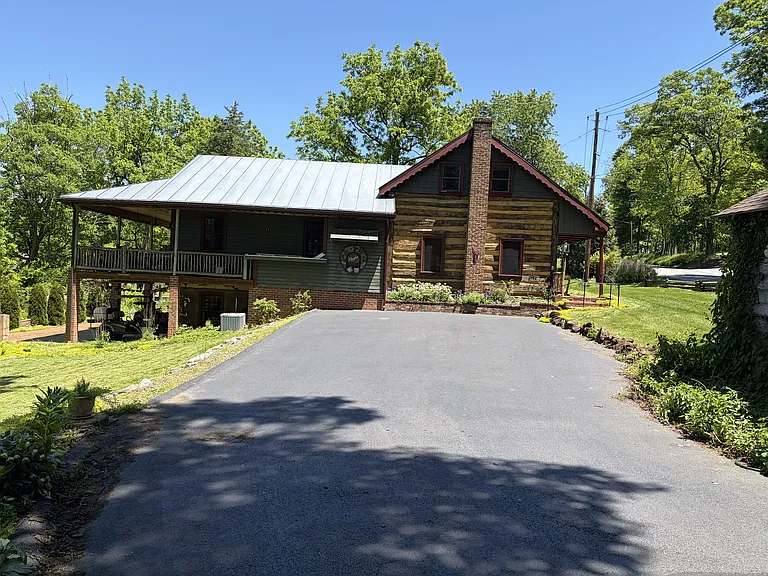 211 Ridge Dr — Photo 3