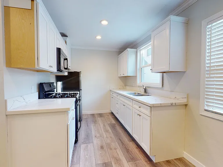 247 Orange Ave — Photo 3