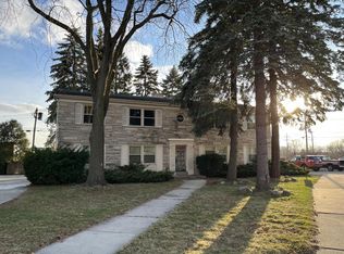 1025 Mayfair Dr, Racine, WI 53402